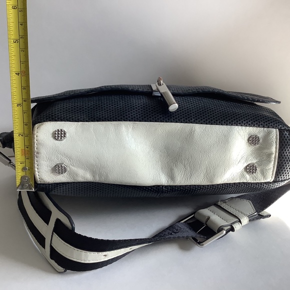 Elizabeth and James Cynnie Crossbody Bag - Picture 6 of 16